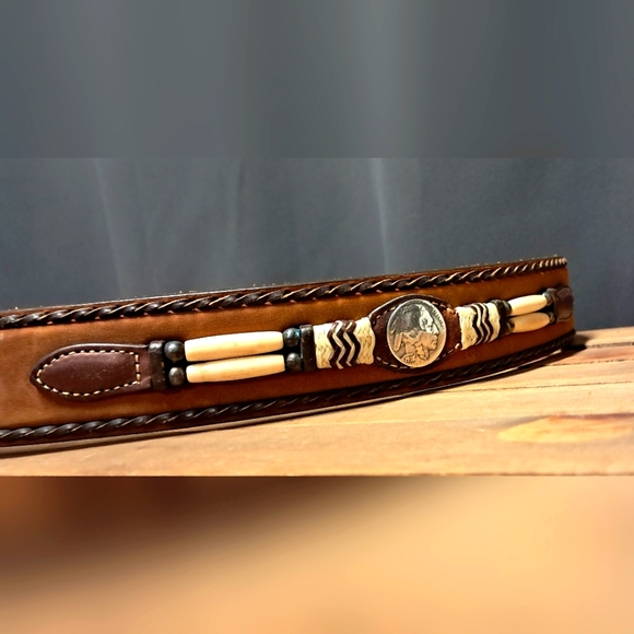 43" Beaded Leather Orvis Belt - Picture 2 of 10